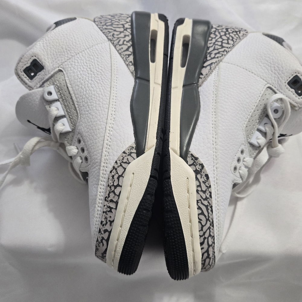 Big kids Air Jordan Retro 3 size 5